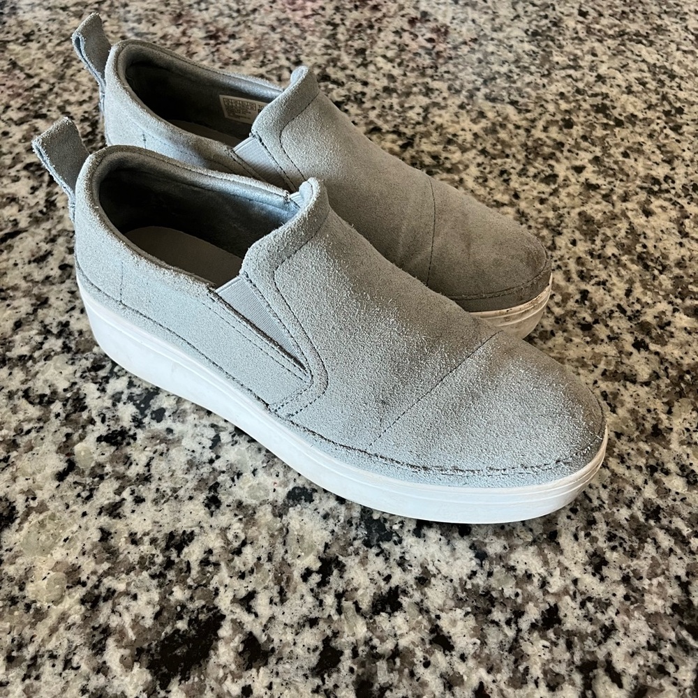 Toms Light Gray Suede sneakers - Size 8
